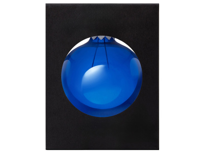 Стеклянный елочный шар Christmas bauble, синий прозрачный, с серебристым колпачком в черной коробке