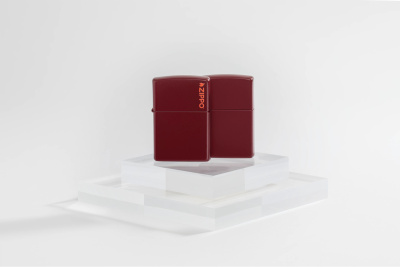 Зажигалка ZIPPO Логотип с покрытием мерло | Logo Merlot, латунь/сталь, бордовая, глянцевая, 38x13x57 мм