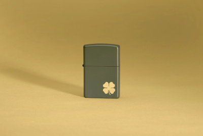 Зажигалка ZIPPO Четырехлистный клевер с зеленым матовым покрытием | Four Leaf Clover Green Matte, латунь/сталь, зеленая, 38x13x57 мм