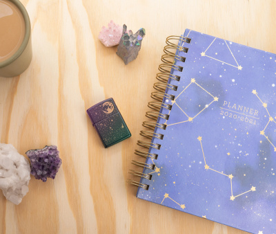 Зажигалка ZIPPO Звездное небо с зелено-фиолетовым покрытием | Starry Sky Iridescent, латунь/сталь, фиолетовая, матовая, 38x13x57 мм