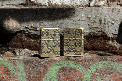 Зажигалка ZIPPO Armor® Ухмыляющиеся черепушки с покрытием античная латунь | Cackling Cranium Antique Brass, латунь/сталь, золотистая, матовая, 38x13x5